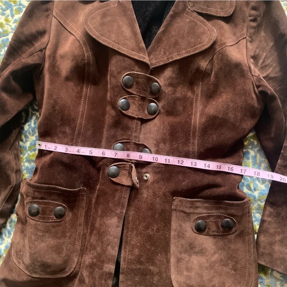 Vintage | Made in Canada | Rich brown suede leather jacket | Faux fur lined - Picture 9 of 15